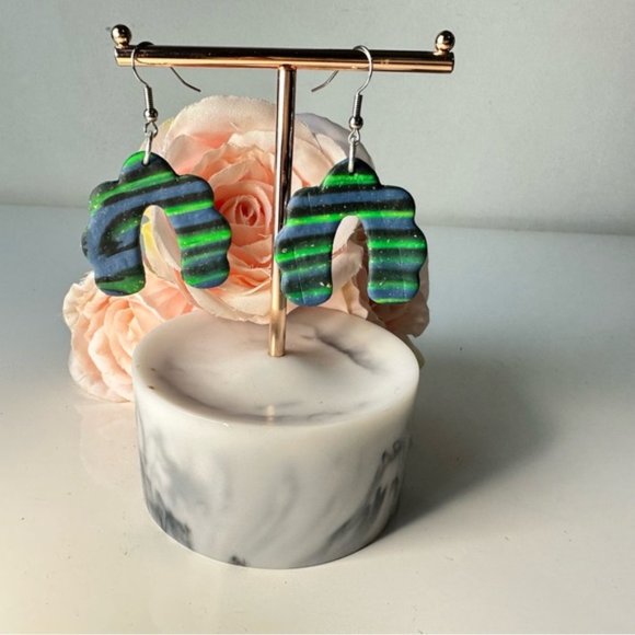 Gorgeous Hand Made Galaxy cute little light weight Earrings Gorgeous Jewellery - Picture 4 of 5